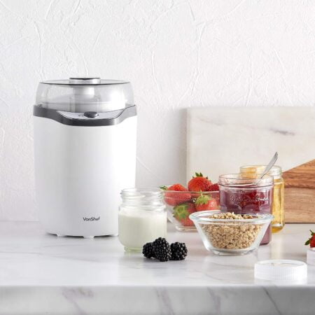 Homemade yogurt maker with temperature control