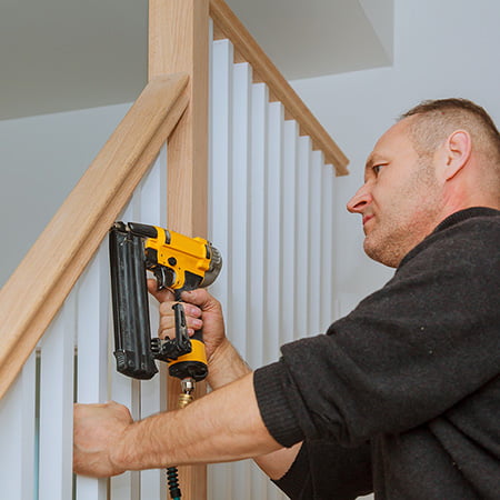 Pneumatic nail gun for professional use