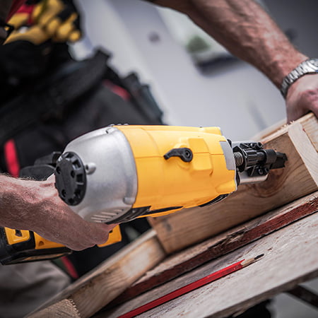 Powerful nail gun for woodwork